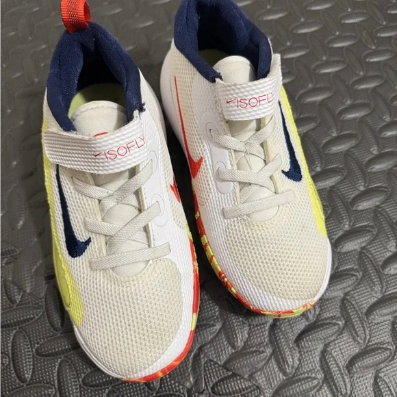 Isofly Basketball Shoes - Picture 2 of 3